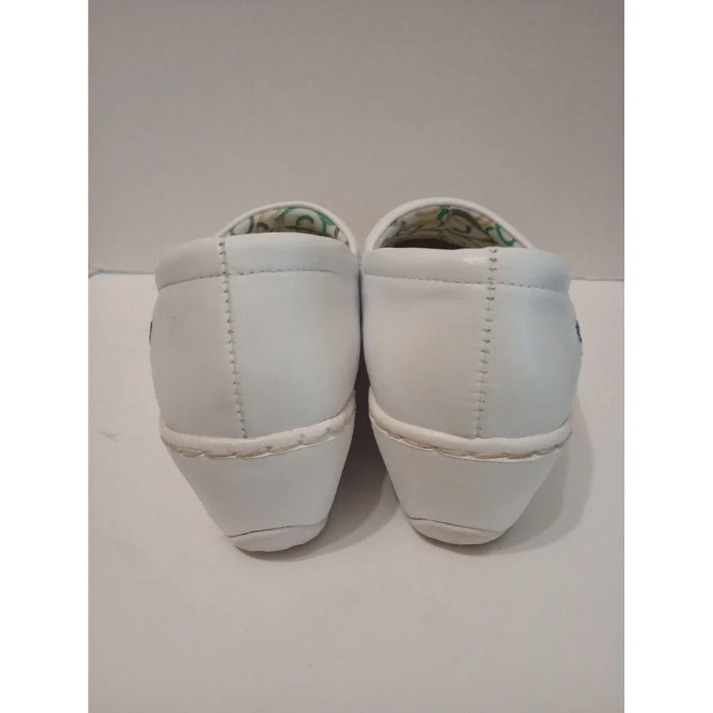 Nursemates Ladies Dove white Clogs Size 8W Wide